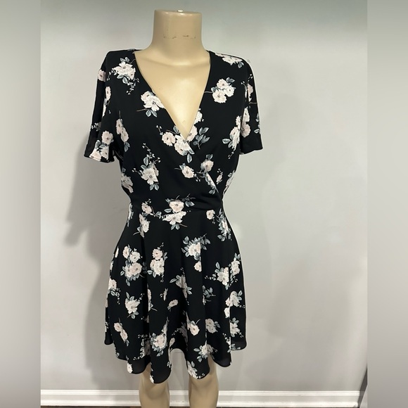 Express Dresses & Skirts - Express Dress size Medium women Sundress floral black